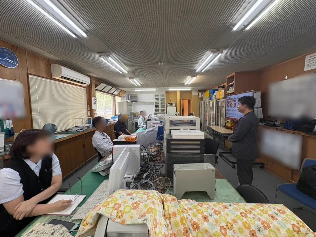 土木建設会社向けAI研修で、施工計画書のAI活用方法を学びながらカスタムAIを作成する実践セミナーの様子